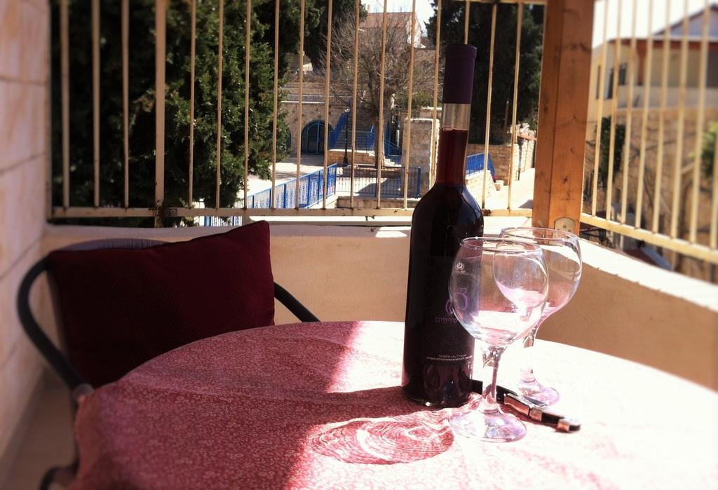Off The Square Hotel Safed Luaran gambar