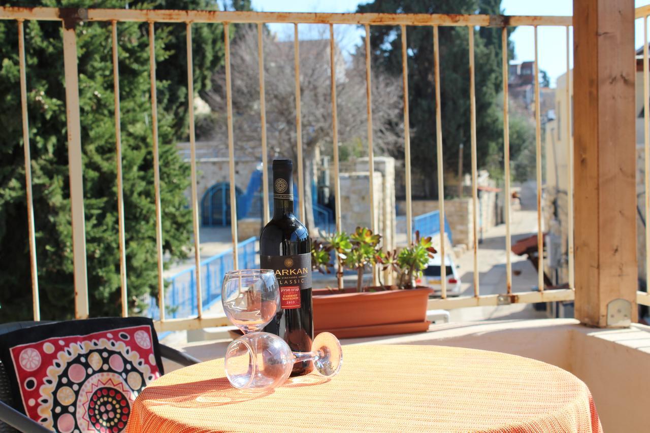 Off The Square Hotel Safed Luaran gambar